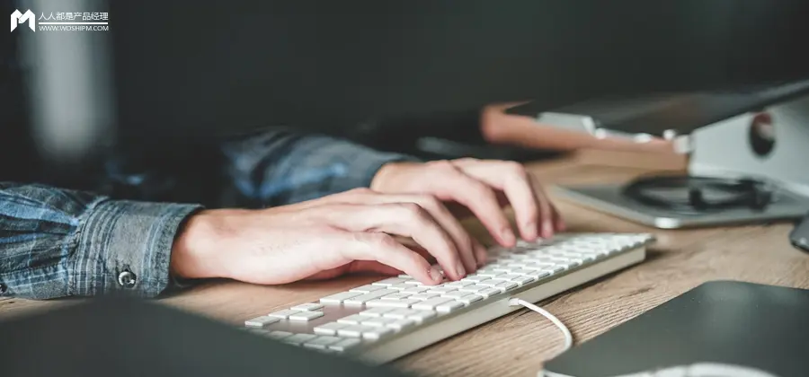 和珅被抄家时，嘉庆皇帝看到账本第一反应是笑了还是哭了？