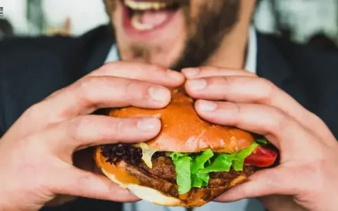 如果AI能让你体验任何人的生活，你会更善良吗？